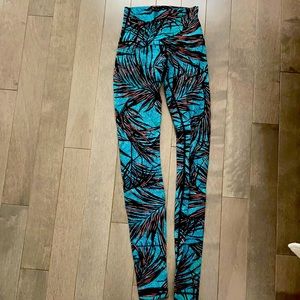 Lululemon xs jungle print yoga pant leggings